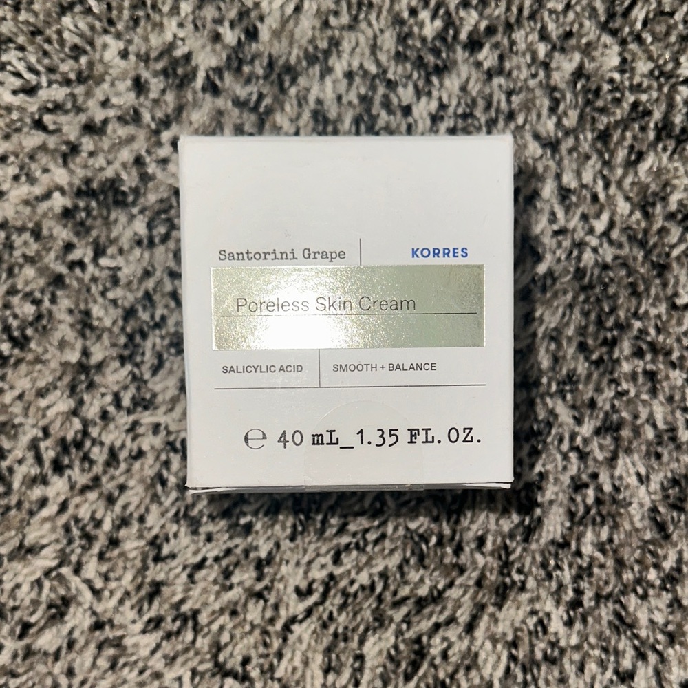 Korres Santorini Grape Poreless Skin Cream - White & Metallic